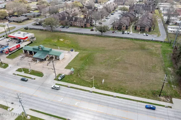 3015 Kaliste Saloom RD, Lafayette, LA 70508