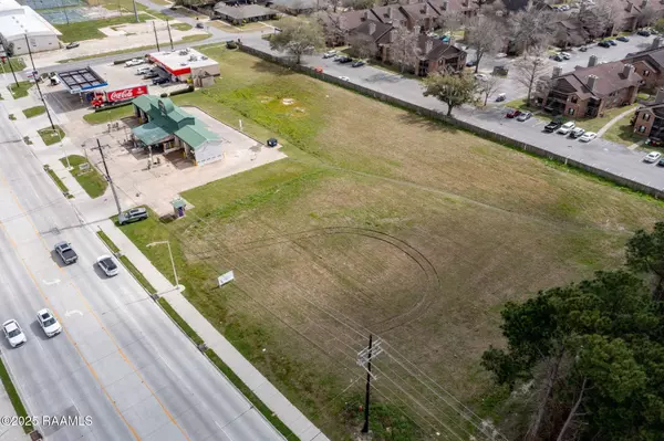 3015 Kaliste Saloom RD, Lafayette, LA 70508