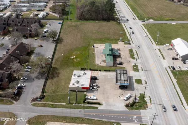 3015 Kaliste Saloom RD, Lafayette, LA 70508