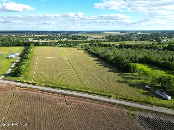 1111 Lion Castille RD, Breaux Bridge, LA 70517