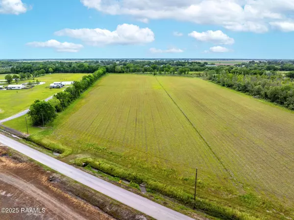 1111 Lion Castille RD, Breaux Bridge, LA 70517