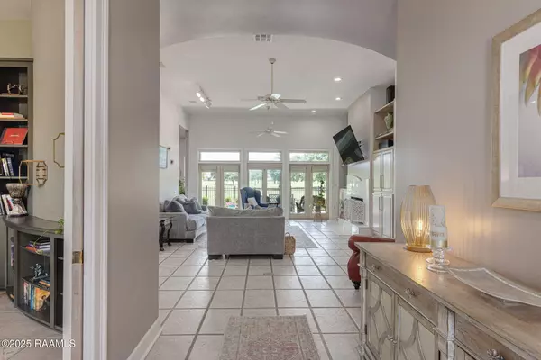 102 Capilano LN, Broussard, LA 70518