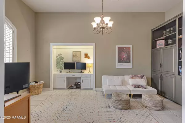 102 Capilano LN, Broussard, LA 70518