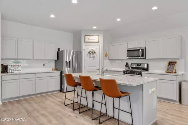 223 S Lakepointe DR, Lafayette, LA 70506