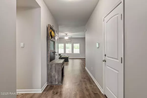 223 S Lakepointe DR, Lafayette, LA 70506