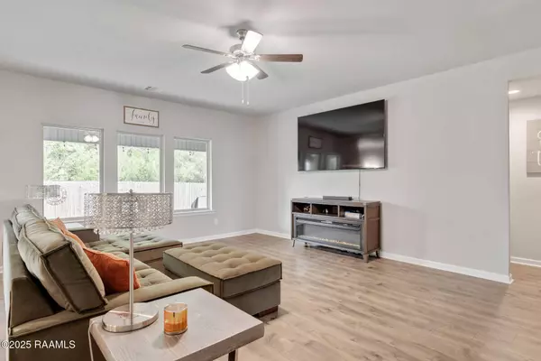 223 S Lakepointe DR, Lafayette, LA 70506