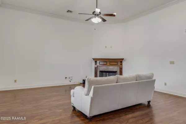 112 Woodhaven RD, Youngsville, LA 70592