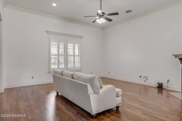 112 Woodhaven RD, Youngsville, LA 70592