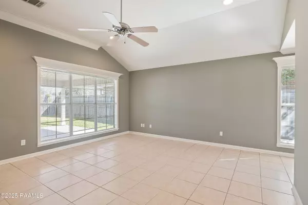 144 Wild Rose LN, Youngsville, LA 70592