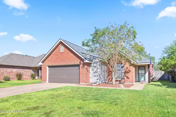 144 Wild Rose LN, Youngsville, LA 70592