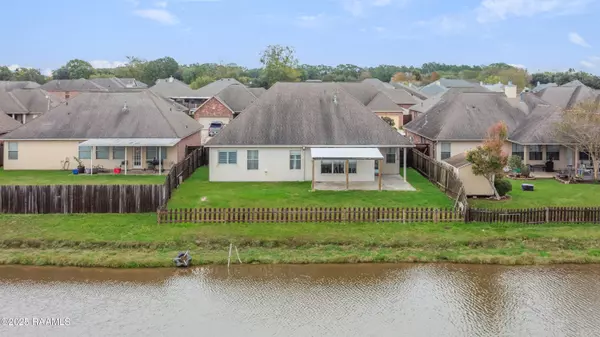 114 Still Waters RD, Broussard, LA 70518