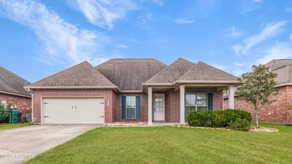 114 Still Waters RD, Broussard, LA 70518