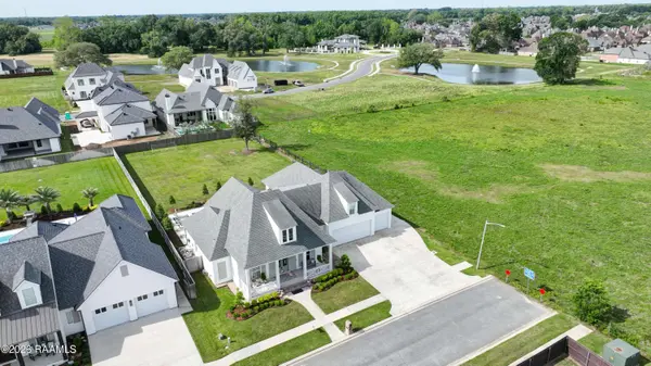 211 Kingfisher DR, Lafayette, LA 70508