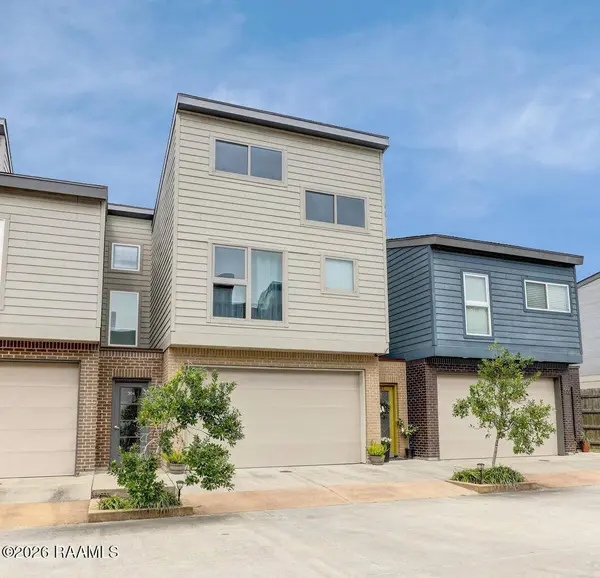 302 Highland Oaks LN, Lafayette, LA 70508