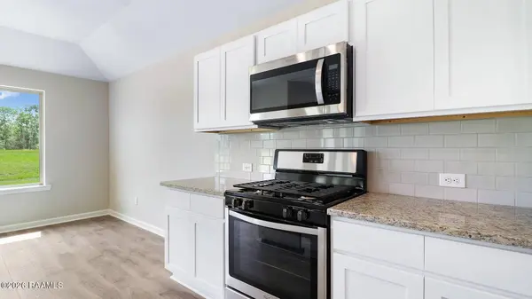 656 Griffiths CT, Breaux Bridge, LA 70517