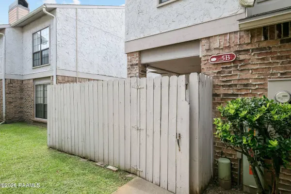 1304 E Bayou Pkwy #5b