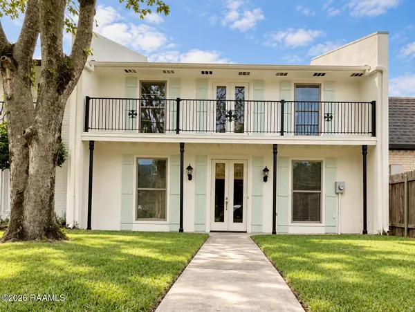 2 Courtyard CIR