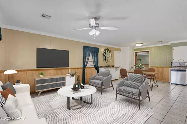 713 N Severin ST, Erath, LA 70533