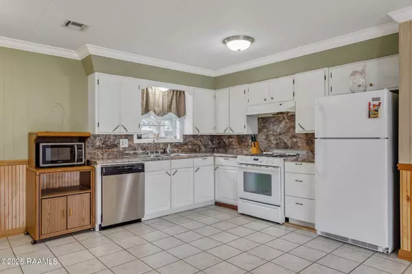 713 N Severin ST, Erath, LA 70533