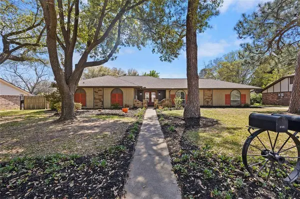 2125 Lakecrest Drive, Grapevine, TX 76051