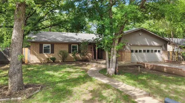 1109 Pine Ridge Drive, Azle, TX 76020