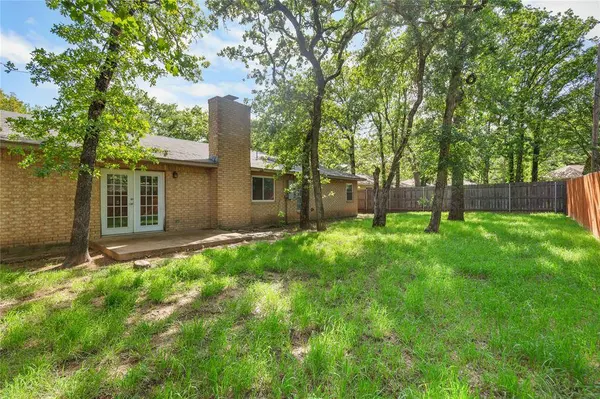 1109 Pine Ridge Drive, Azle, TX 76020