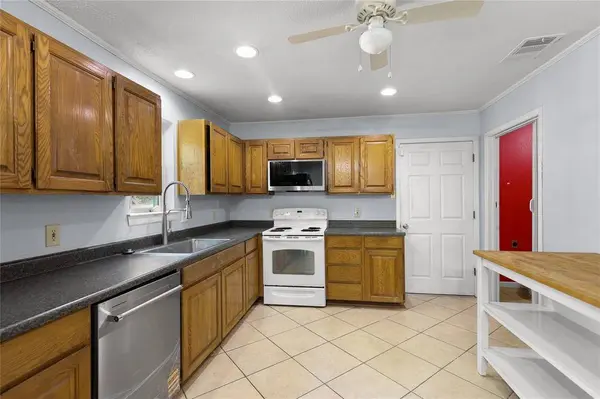 1109 Pine Ridge Drive, Azle, TX 76020