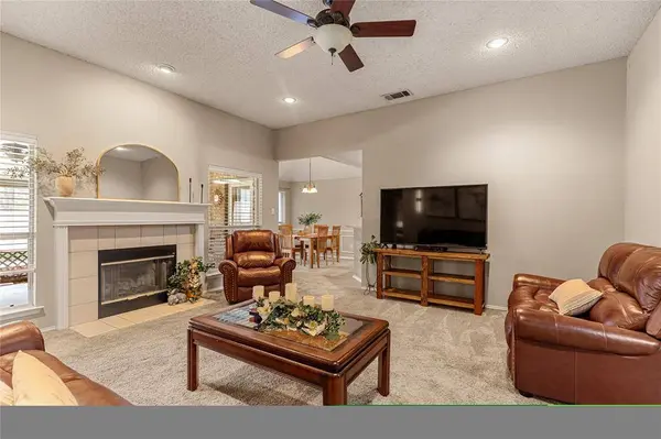 817 Amber Drive, Saginaw, TX 76179