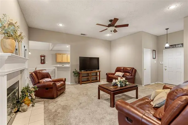 817 Amber Drive, Saginaw, TX 76179