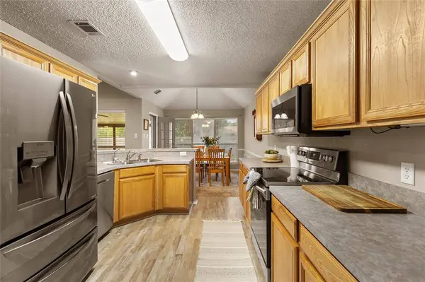 817 Amber Drive, Saginaw, TX 76179