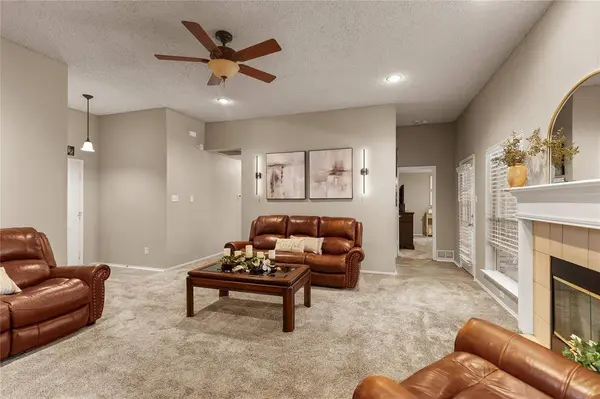 817 Amber Drive, Saginaw, TX 76179