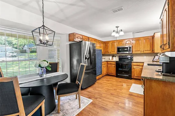 827 Yellowstone Drive, Grapevine, TX 76051