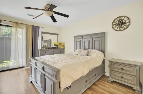 1104 Green Meadow Rd, Goose Creek, SC 29445-4839