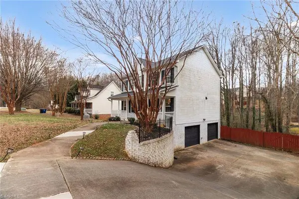 6012 Delburg DR, Winston-salem, NC 27106