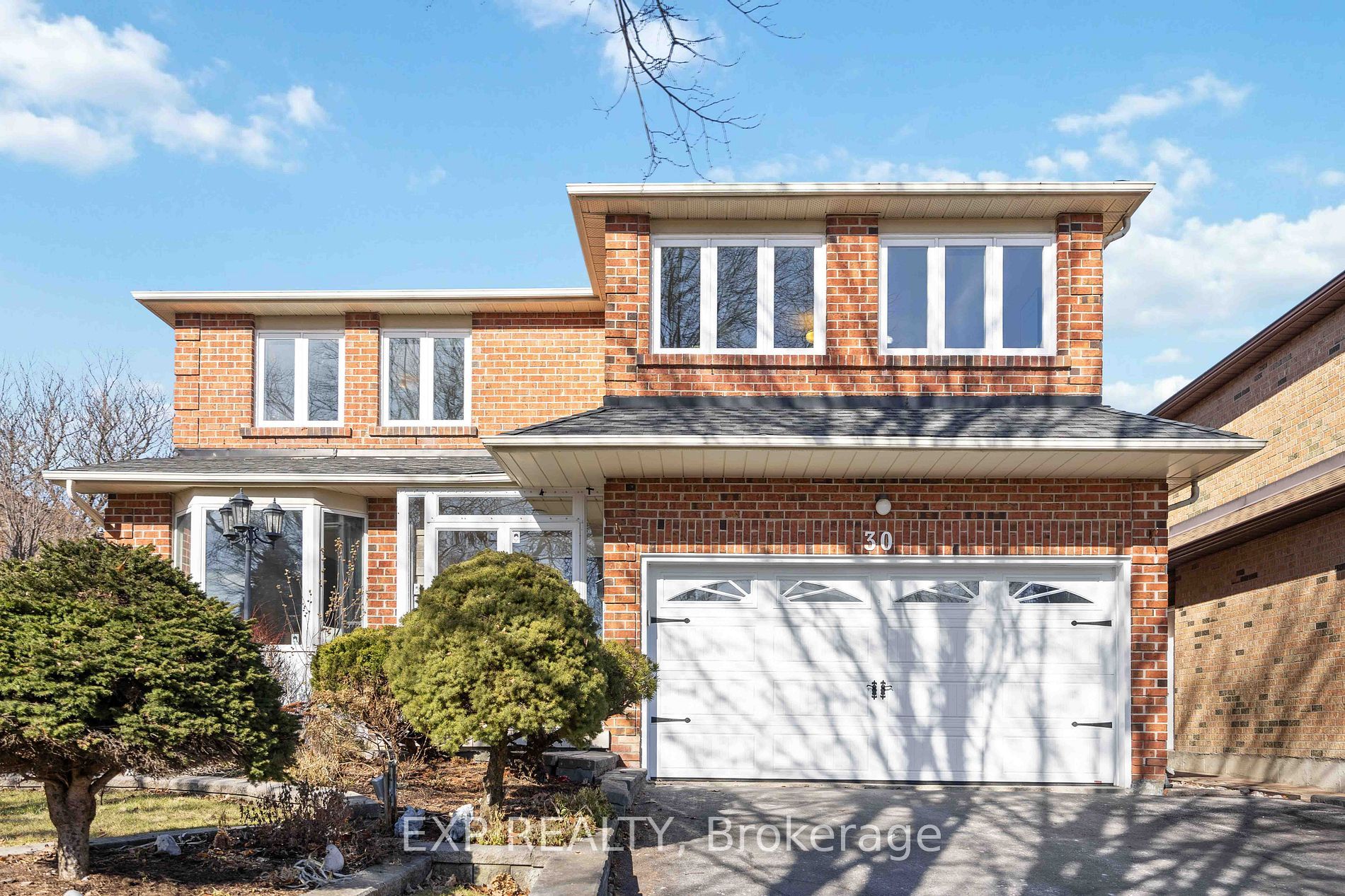 Detached home in Thornlea Markham with mature trees and large lot in established neighbourhood