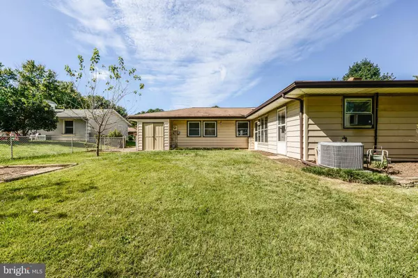 808 W NETTLE TREE RD W, Sterling, VA 20164