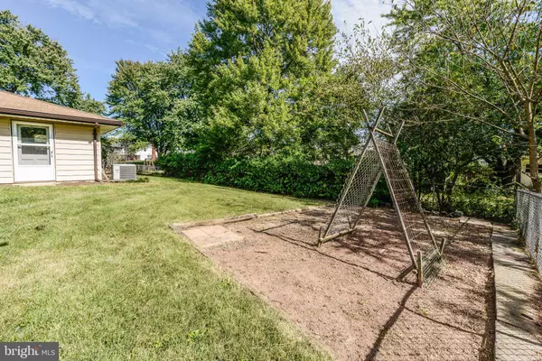 808 W NETTLE TREE RD W, Sterling, VA 20164