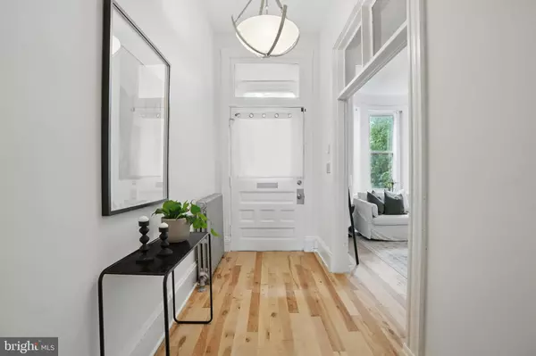 136 R ST NE, Washington, DC 20002