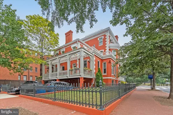 4 LOGAN CIRCLE NW #1, Washington, DC 20005