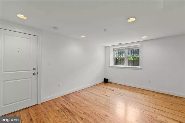 739 NEWTON PL NW #T1, Washington, DC 20010