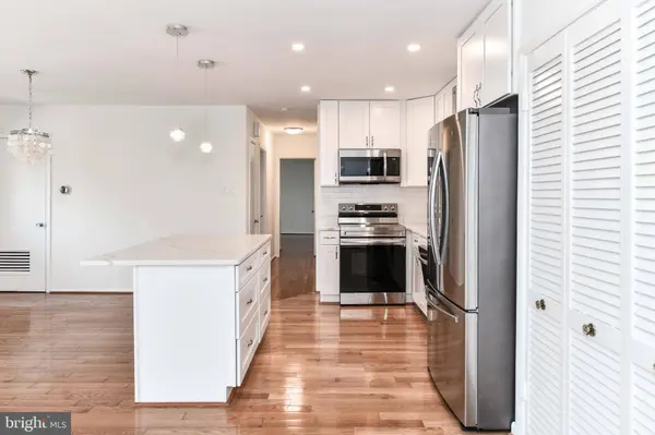 6240 EDSALL RD #403, Alexandria, VA 22312