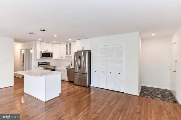 6240 EDSALL RD #403, Alexandria, VA 22312