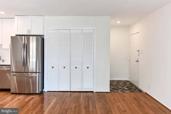 6240 EDSALL RD #403, Alexandria, VA 22312
