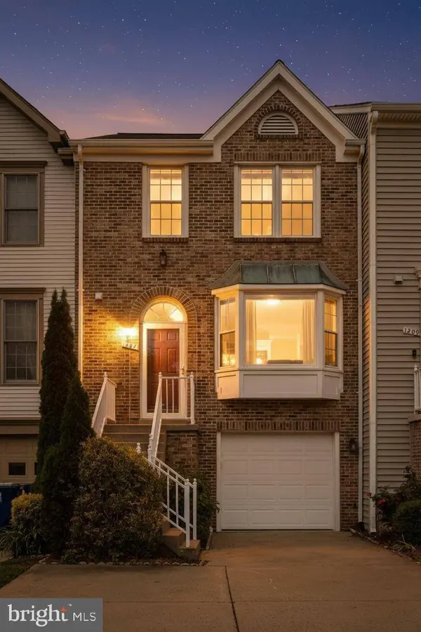 1207 BOND ST, Herndon, VA 20170