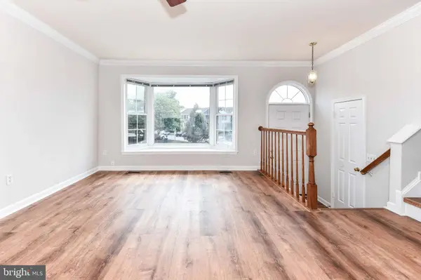 1207 BOND ST, Herndon, VA 20170