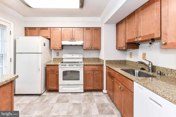 1207 BOND ST, Herndon, VA 20170