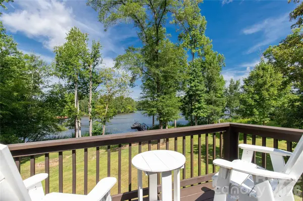 2051 Great North RD