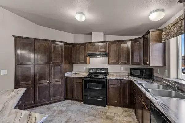 2535 Evening Primrose LN, Redmond, OR 97756