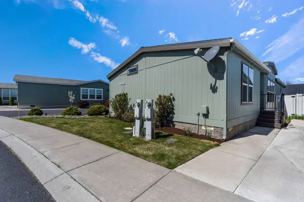 2535 Evening Primrose LN, Redmond, OR 97756