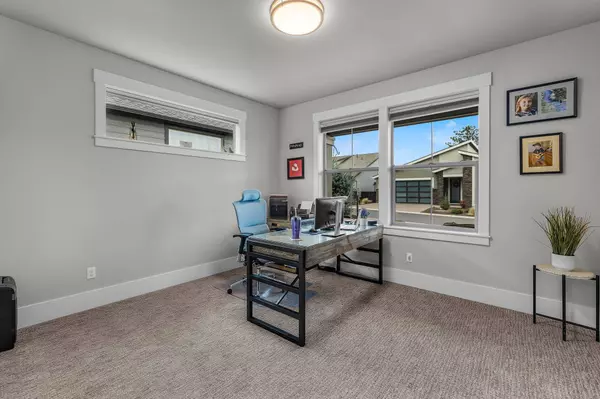 3043 Hidden Ridge DR, Bend, OR 97703